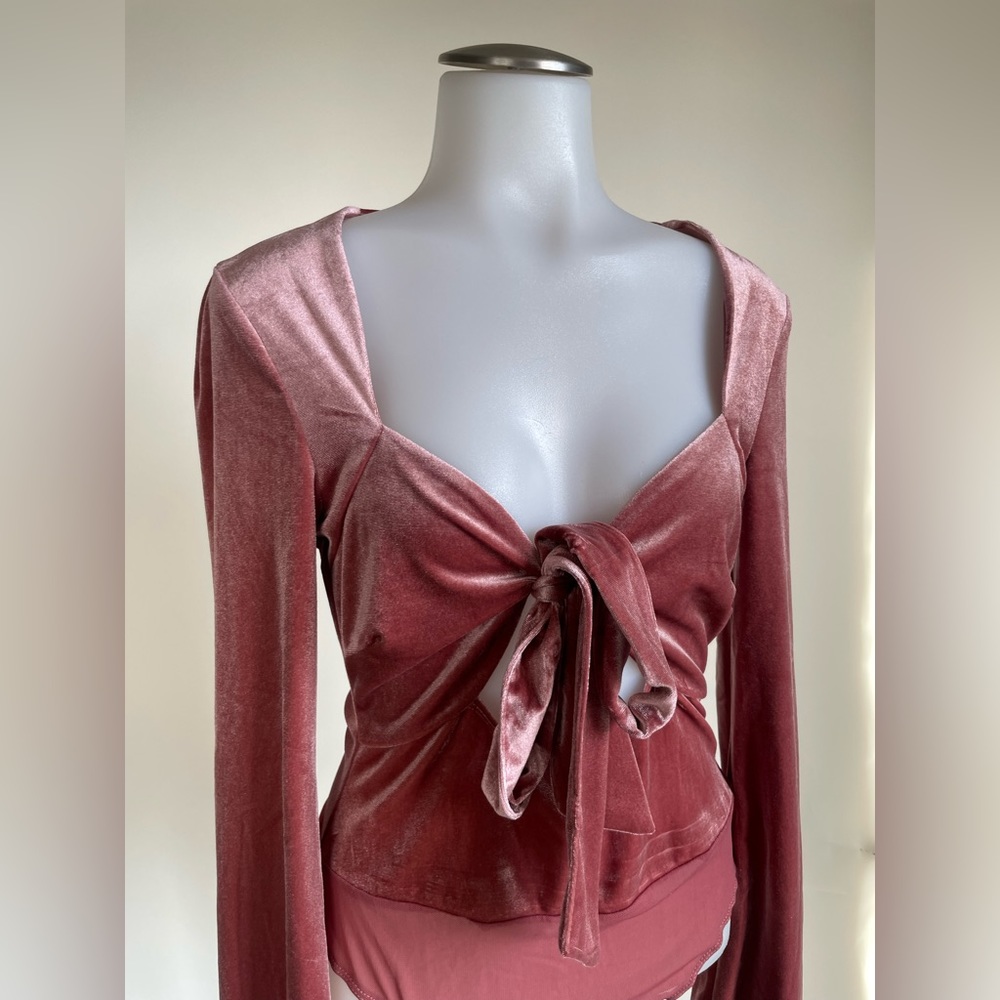 Lulus - Upgraded Style Mauve Velvet Long Sleeve Tie-Front Bodysuit - Picture 7 of 15